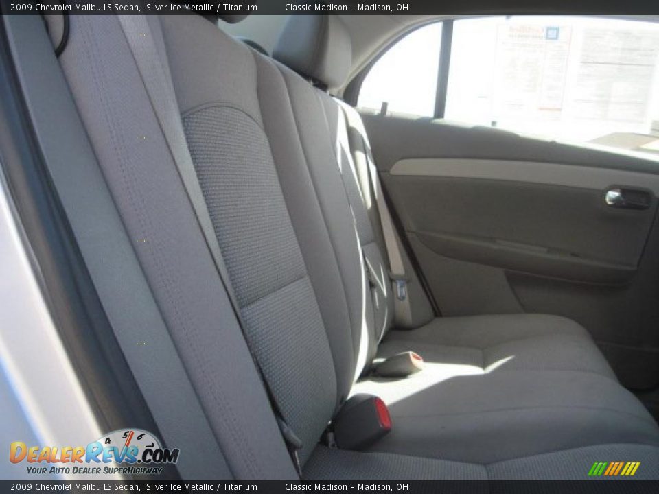 2009 Chevrolet Malibu LS Sedan Silver Ice Metallic / Titanium Photo #16