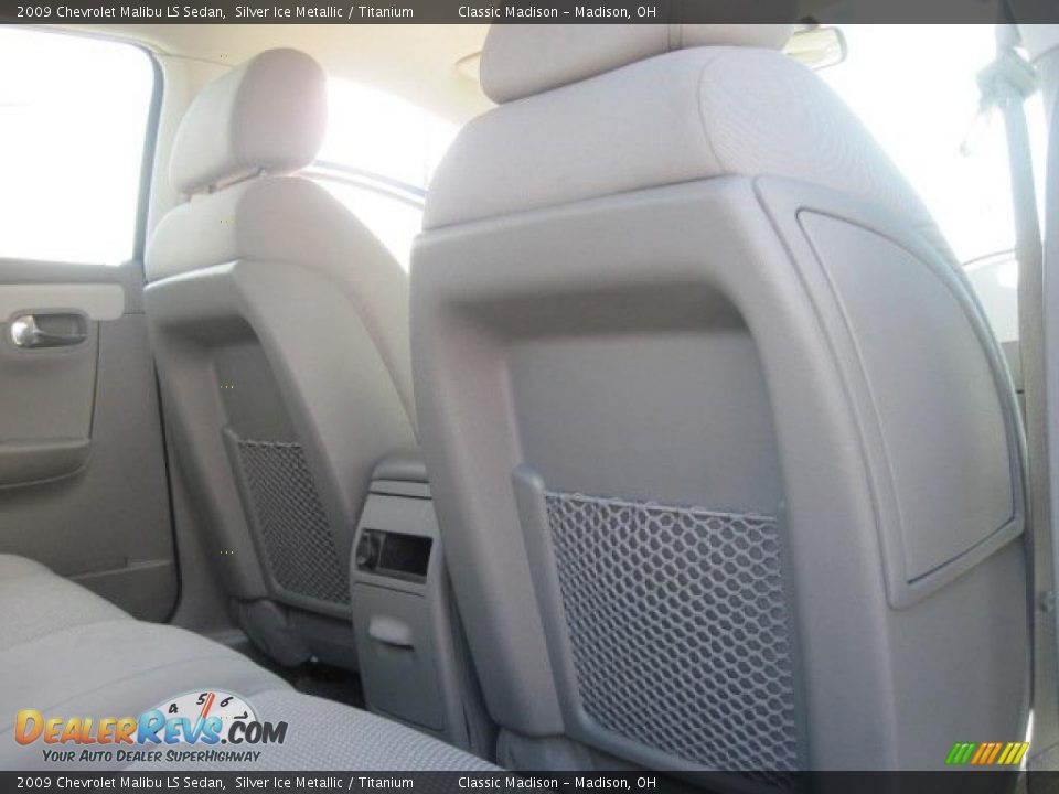 2009 Chevrolet Malibu LS Sedan Silver Ice Metallic / Titanium Photo #17