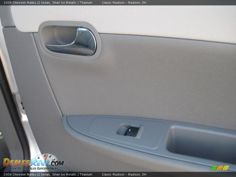 2009 Chevrolet Malibu LS Sedan Silver Ice Metallic / Titanium Photo #18