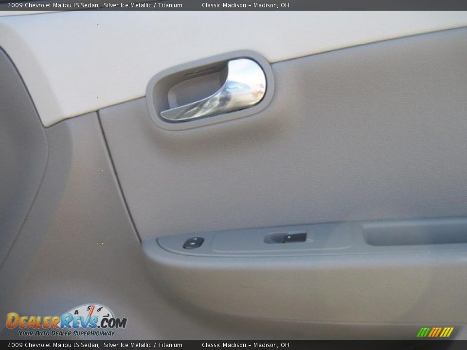 2009 Chevrolet Malibu LS Sedan Silver Ice Metallic / Titanium Photo #19