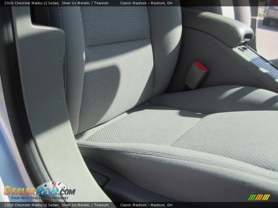 2009 Chevrolet Malibu LS Sedan Silver Ice Metallic / Titanium Photo #20