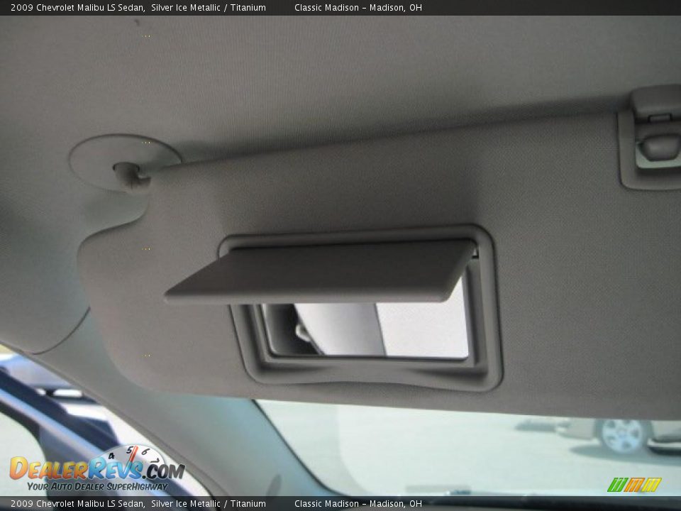 2009 Chevrolet Malibu LS Sedan Silver Ice Metallic / Titanium Photo #23