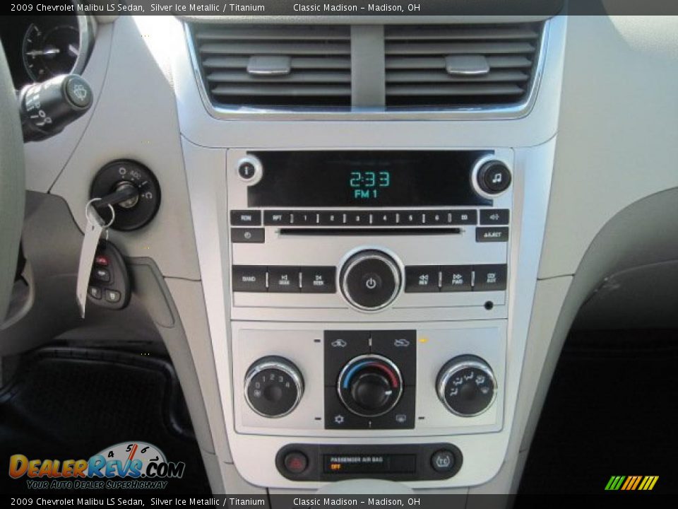 2009 Chevrolet Malibu LS Sedan Silver Ice Metallic / Titanium Photo #24
