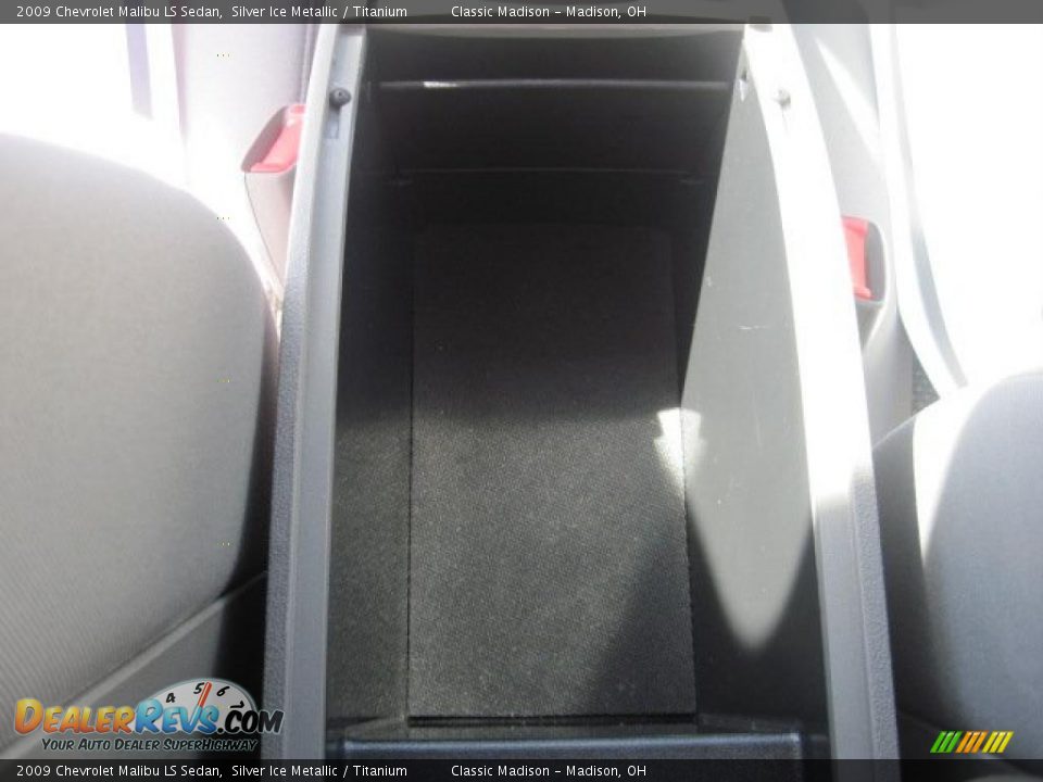 2009 Chevrolet Malibu LS Sedan Silver Ice Metallic / Titanium Photo #29