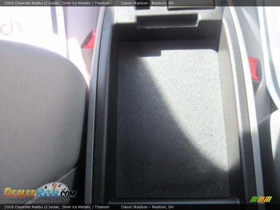 2009 Chevrolet Malibu LS Sedan Silver Ice Metallic / Titanium Photo #31
