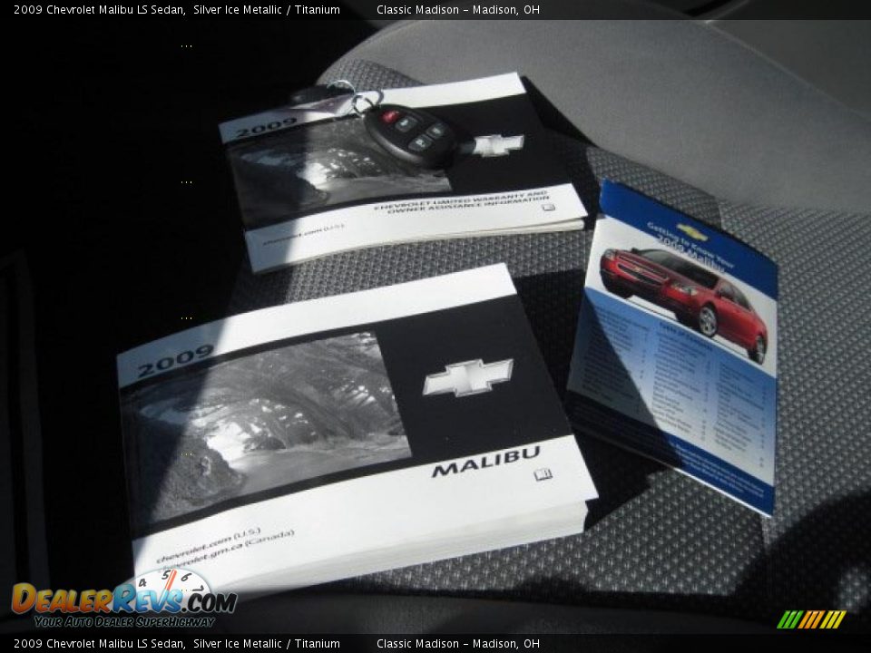 2009 Chevrolet Malibu LS Sedan Silver Ice Metallic / Titanium Photo #36