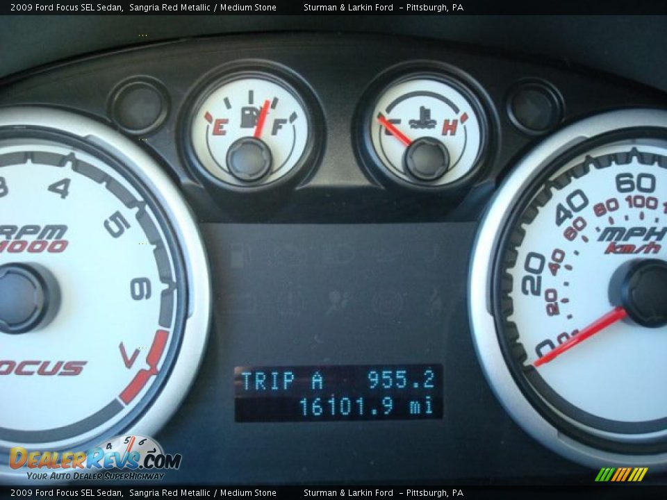 2009 Ford Focus SEL Sedan Sangria Red Metallic / Medium Stone Photo #20