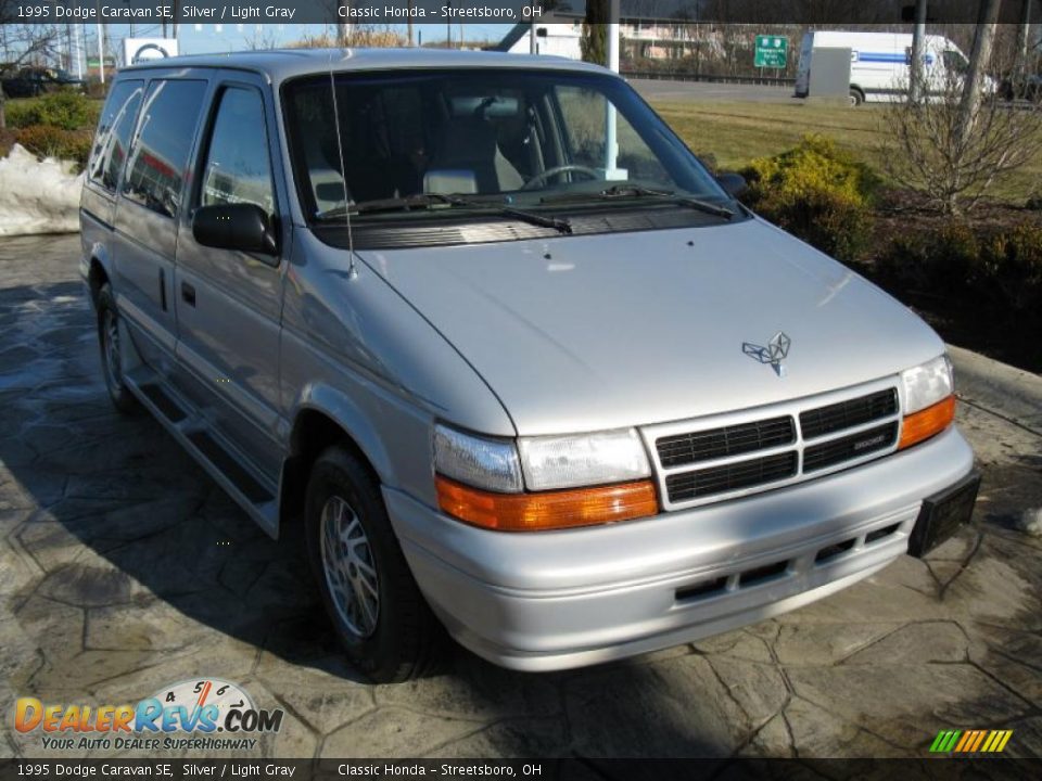 1995 Dodge Caravan SE Silver / Light Gray Photo #1