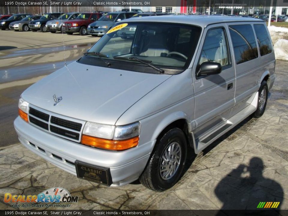 1995 Dodge Caravan SE Silver / Light Gray Photo #2