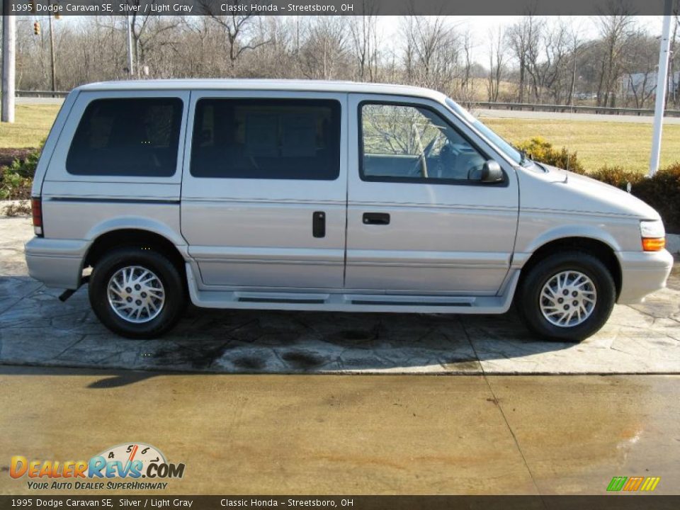 1995 Dodge Caravan SE Silver / Light Gray Photo #3