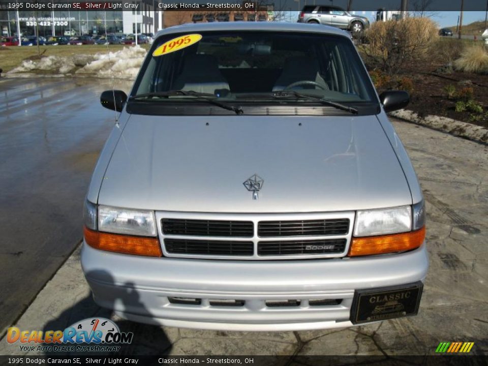 1995 Dodge Caravan SE Silver / Light Gray Photo #5