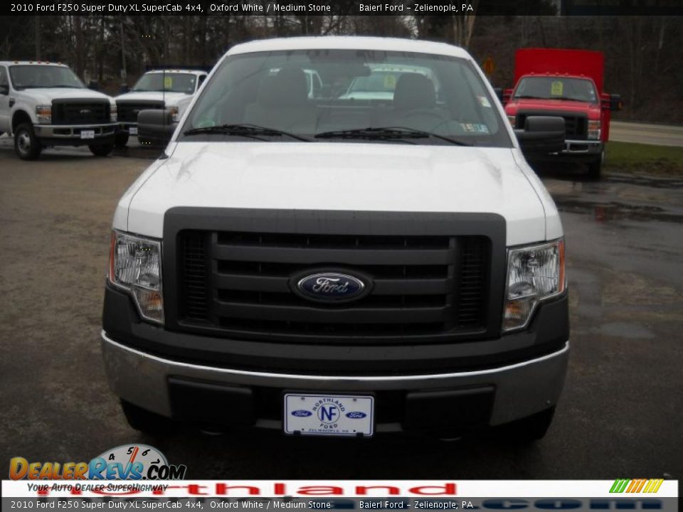 2010 Ford F250 Super Duty XL SuperCab 4x4 Oxford White / Medium Stone Photo #3