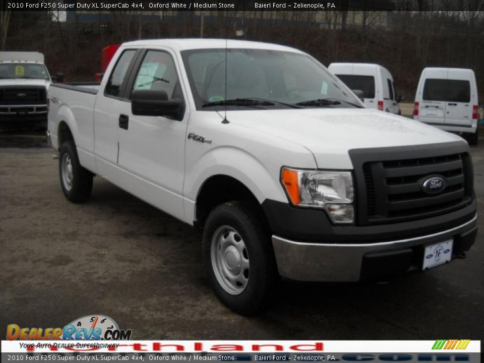 2010 Ford F250 Super Duty XL SuperCab 4x4 Oxford White / Medium Stone Photo #4