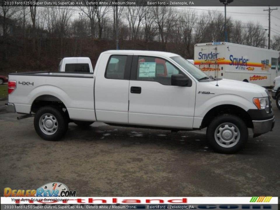 2010 Ford F250 Super Duty XL SuperCab 4x4 Oxford White / Medium Stone Photo #5