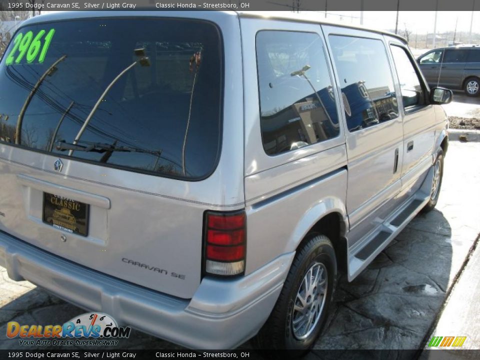 1995 Dodge Caravan SE Silver / Light Gray Photo #8