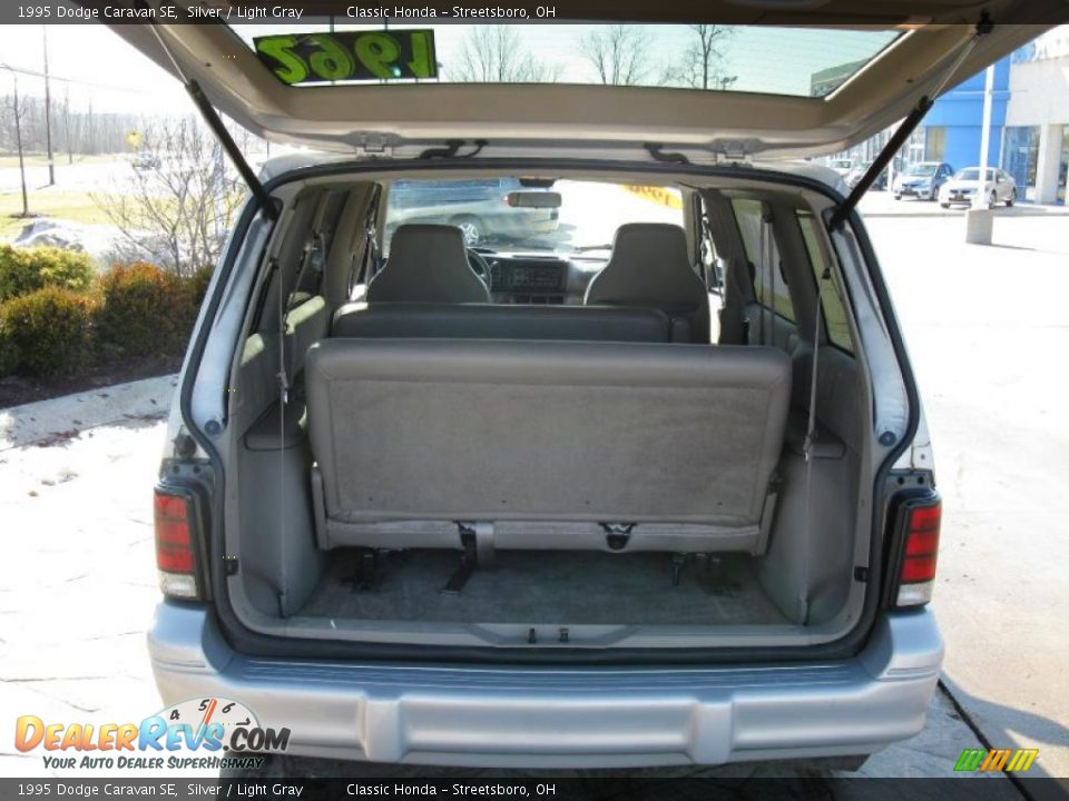 1995 Dodge Caravan SE Silver / Light Gray Photo #10