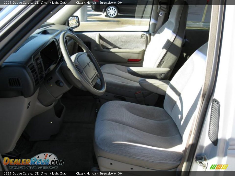 1995 Dodge Caravan SE Silver / Light Gray Photo #12