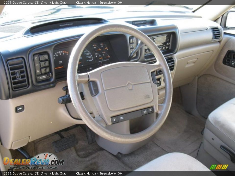 1995 Dodge Caravan SE Silver / Light Gray Photo #13
