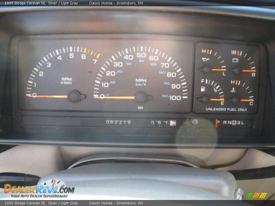 1995 Dodge Caravan SE Silver / Light Gray Photo #14