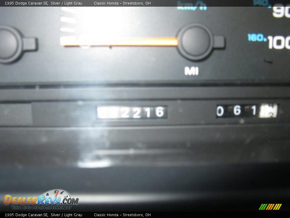 1995 Dodge Caravan SE Silver / Light Gray Photo #15