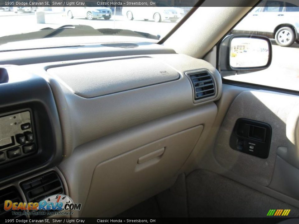1995 Dodge Caravan SE Silver / Light Gray Photo #17