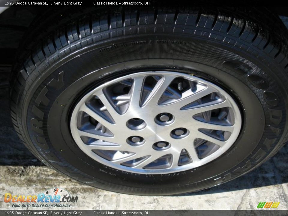 1995 Dodge Caravan SE Silver / Light Gray Photo #18