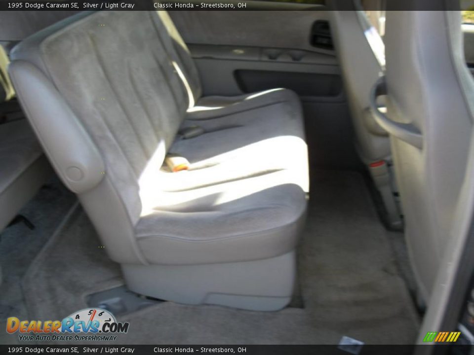 1995 Dodge Caravan SE Silver / Light Gray Photo #21