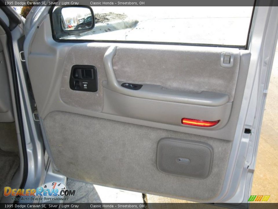 1995 Dodge Caravan SE Silver / Light Gray Photo #22