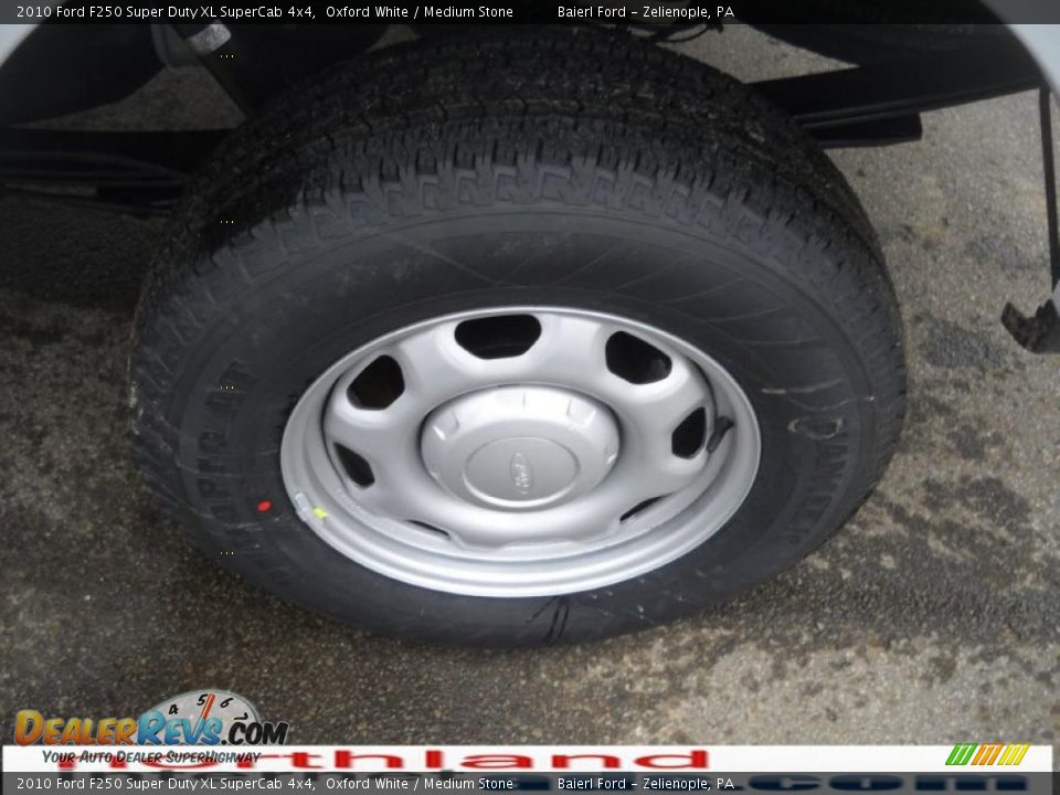 2010 Ford F250 Super Duty XL SuperCab 4x4 Oxford White / Medium Stone Photo #16