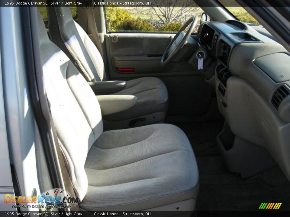 1995 Dodge Caravan SE Silver / Light Gray Photo #23