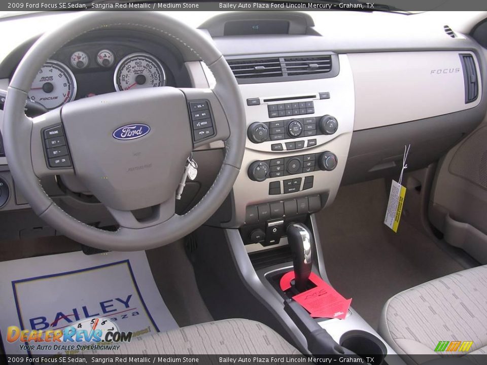 2009 Ford Focus SE Sedan Sangria Red Metallic / Medium Stone Photo #7