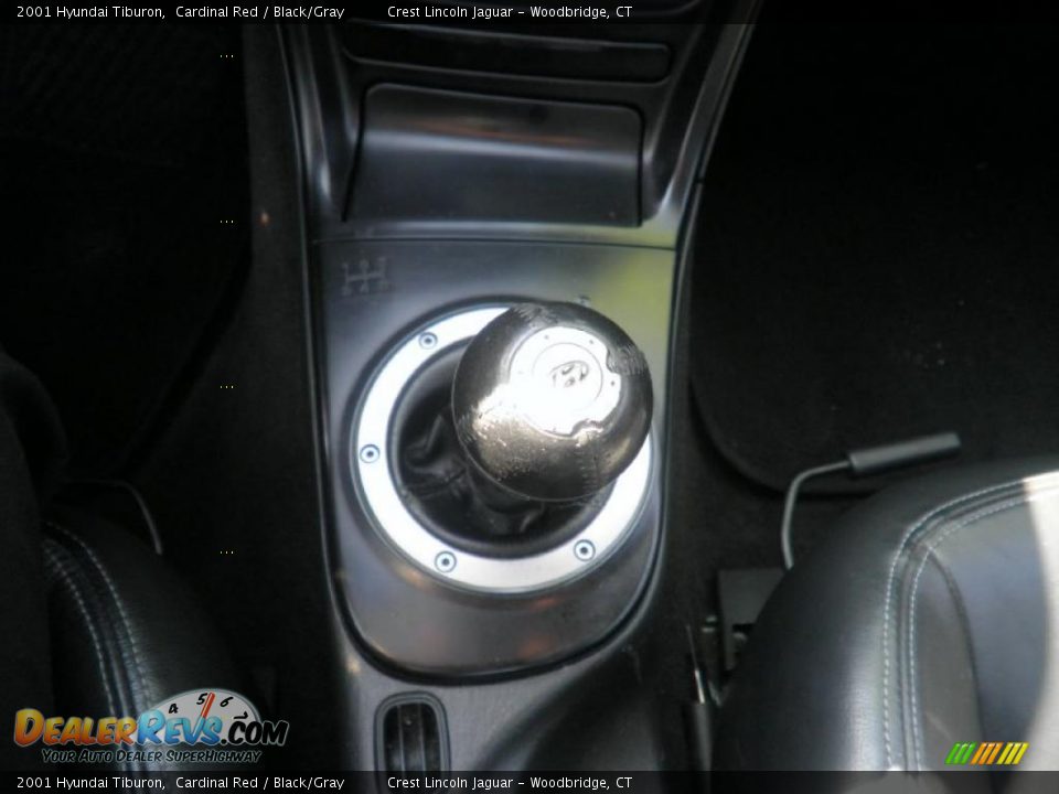 2001 Hyundai Tiburon Cardinal Red / Black/Gray Photo #9