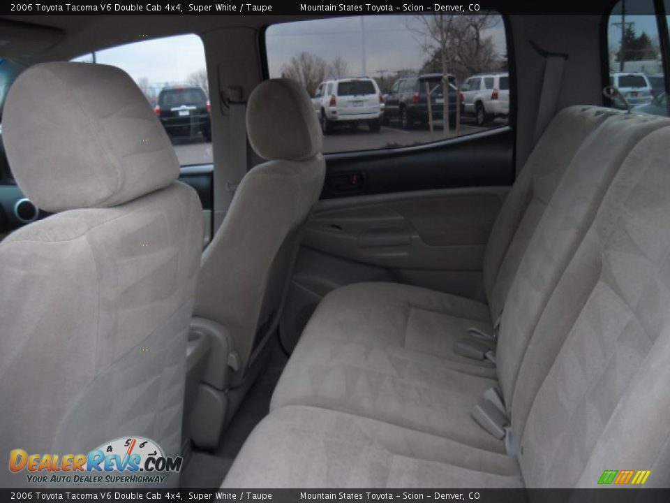 2006 Toyota Tacoma V6 Double Cab 4x4 Super White / Taupe Photo #10