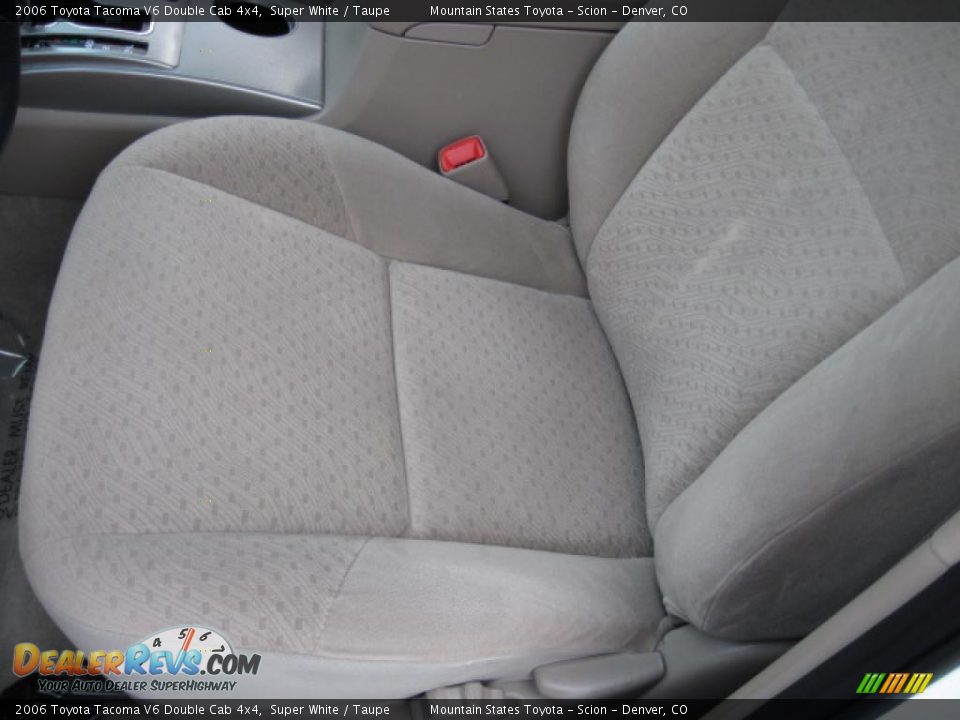 2006 Toyota Tacoma V6 Double Cab 4x4 Super White / Taupe Photo #11