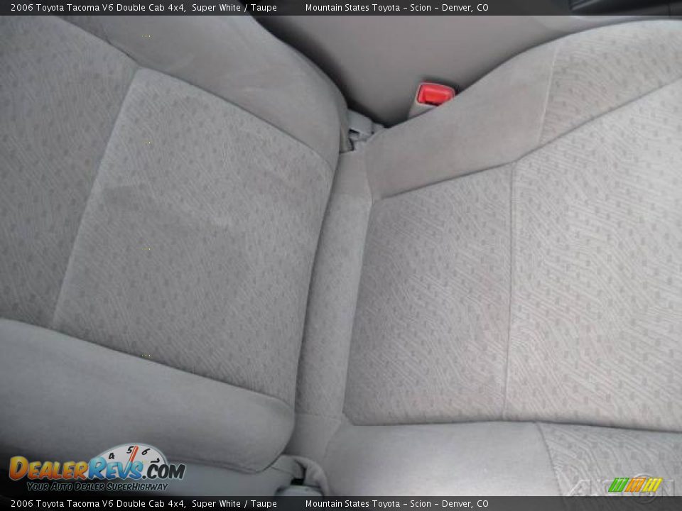 2006 Toyota Tacoma V6 Double Cab 4x4 Super White / Taupe Photo #12