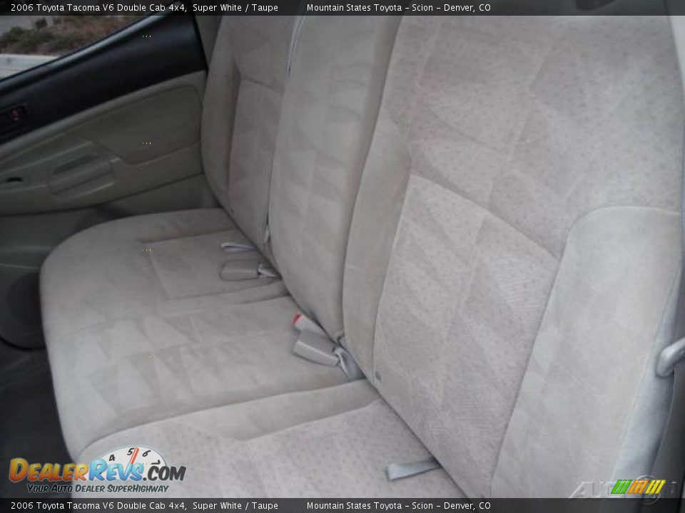 2006 Toyota Tacoma V6 Double Cab 4x4 Super White / Taupe Photo #13