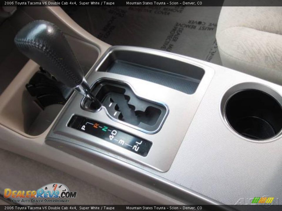 2006 Toyota Tacoma V6 Double Cab 4x4 Super White / Taupe Photo #18