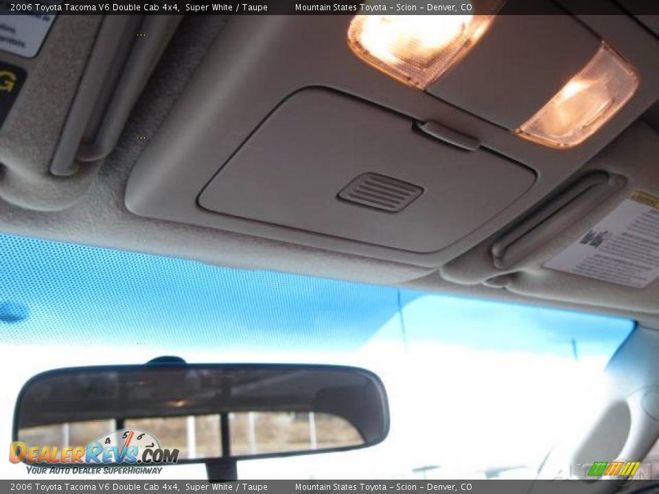 2006 Toyota Tacoma V6 Double Cab 4x4 Super White / Taupe Photo #19
