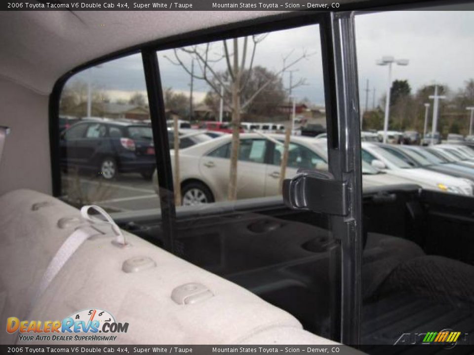 2006 Toyota Tacoma V6 Double Cab 4x4 Super White / Taupe Photo #22