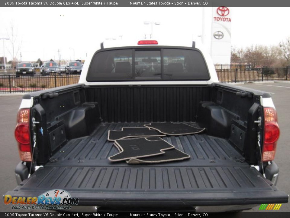 2006 Toyota Tacoma V6 Double Cab 4x4 Super White / Taupe Photo #23