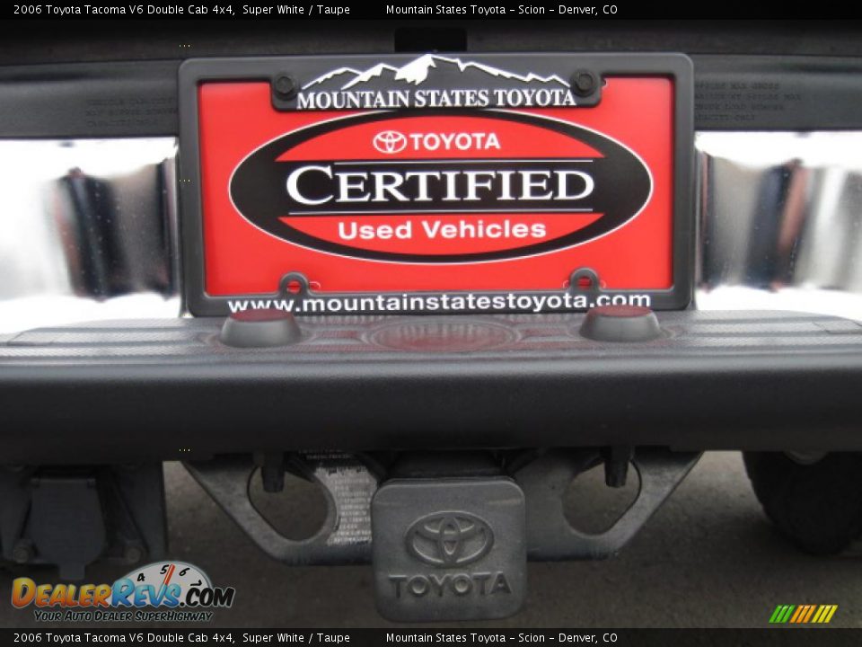 2006 Toyota Tacoma V6 Double Cab 4x4 Super White / Taupe Photo #24
