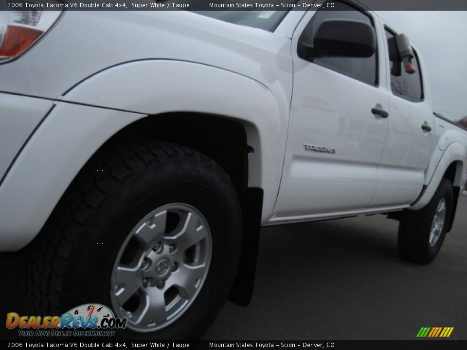 2006 Toyota Tacoma V6 Double Cab 4x4 Super White / Taupe Photo #25