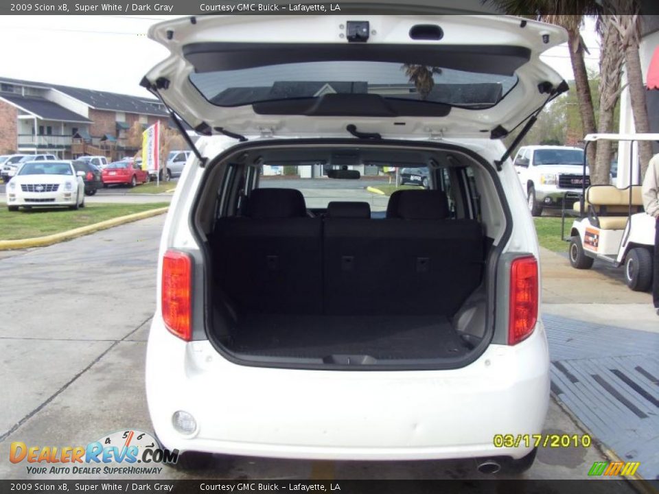 2009 Scion xB Super White / Dark Gray Photo #3