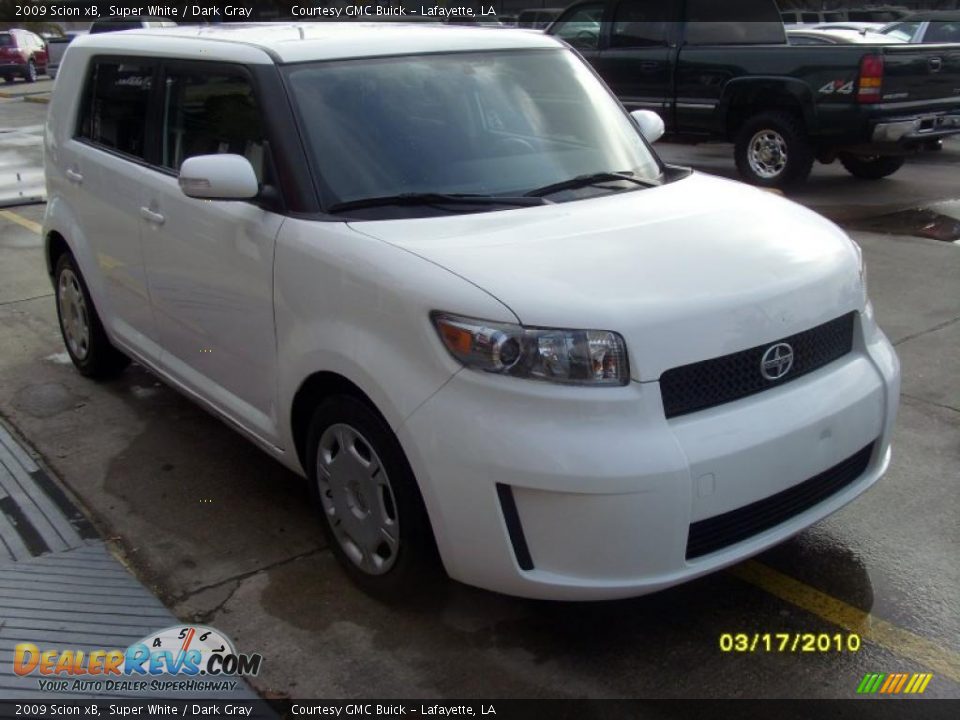 2009 Scion xB Super White / Dark Gray Photo #5