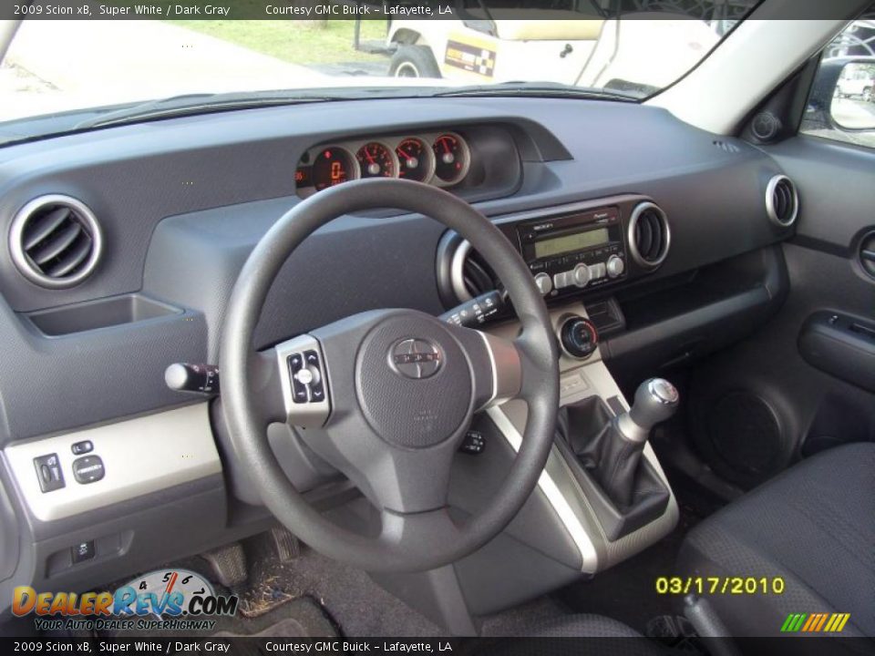 2009 Scion xB Super White / Dark Gray Photo #8