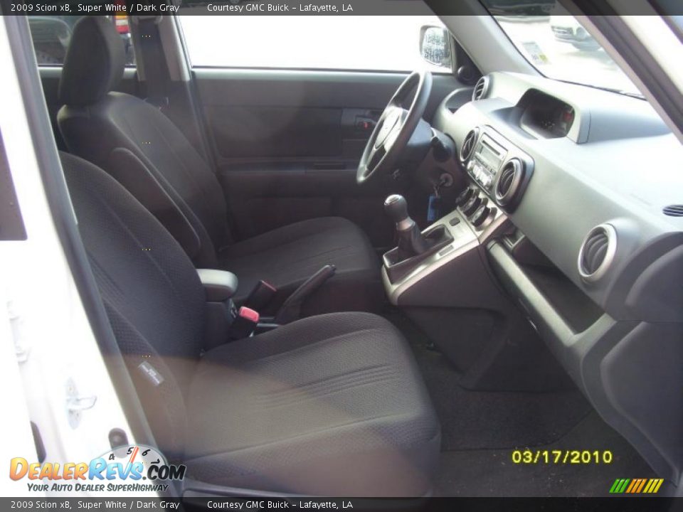 2009 Scion xB Super White / Dark Gray Photo #12