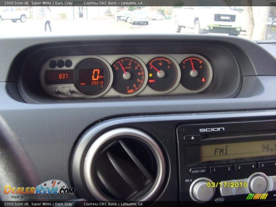 2009 Scion xB Super White / Dark Gray Photo #13