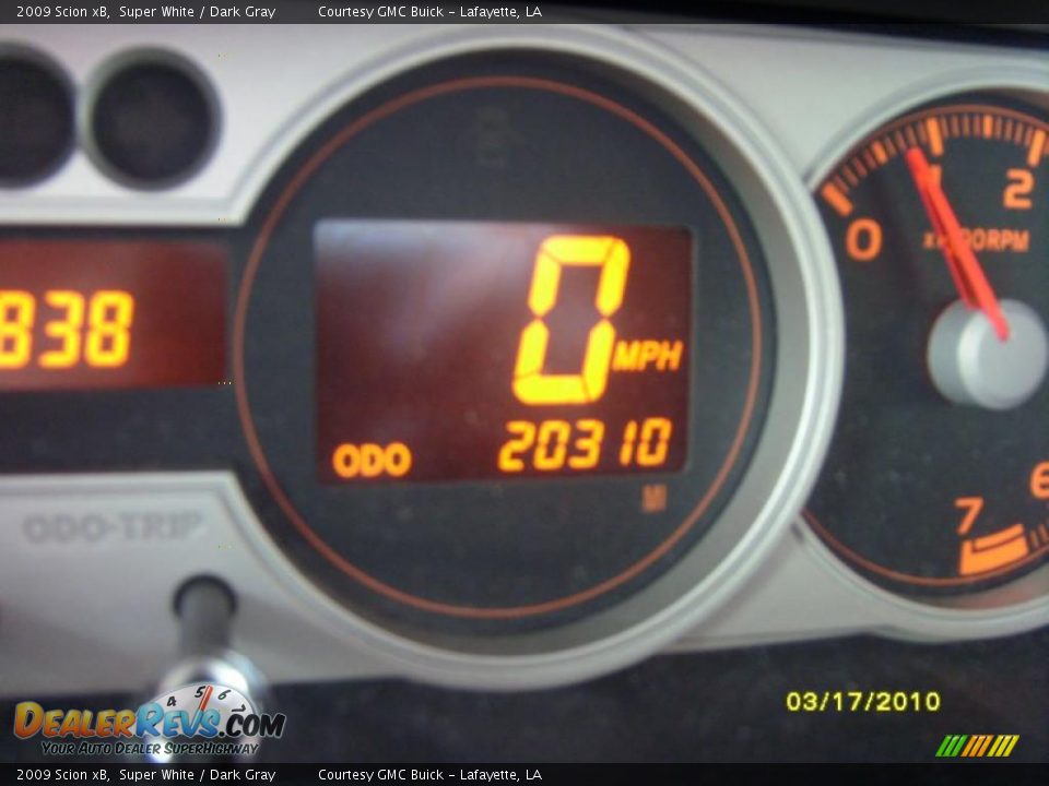 2009 Scion xB Super White / Dark Gray Photo #14