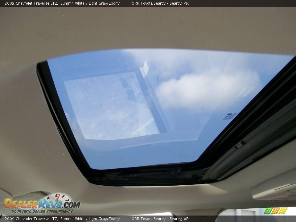 2009 Chevrolet Traverse LTZ Summit White / Light Gray/Ebony Photo #12