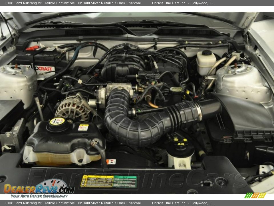 2008 Ford Mustang V6 Deluxe Convertible Brilliant Silver Metallic / Dark Charcoal Photo #10